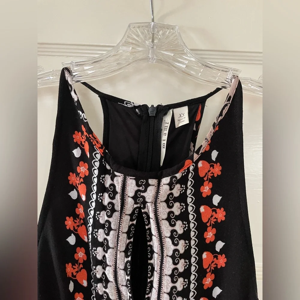 Short Keyhole Dress - Picture 3 of 7